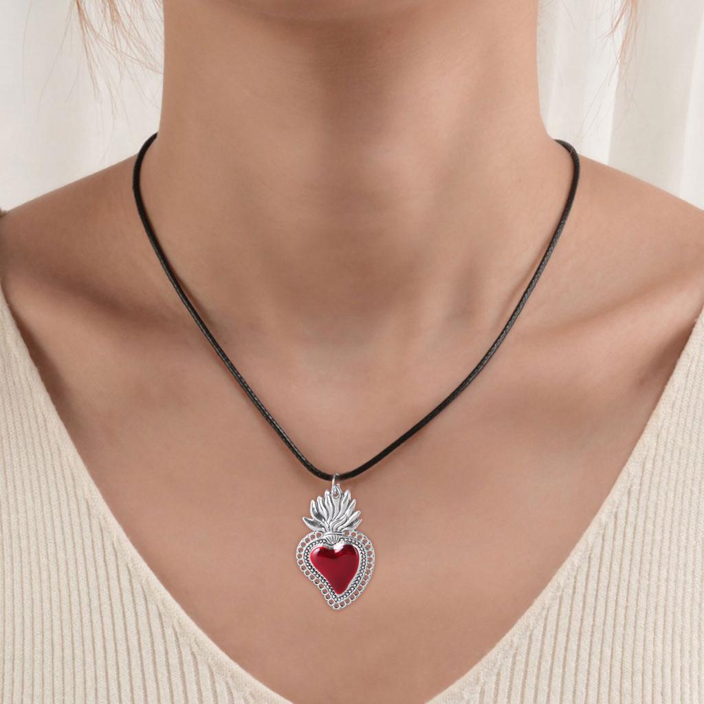 Gothic Style Sacred Heart Necklace Personalized Scared Heart Pendant Neck Chain Delicate Collarbone Chain Accessory