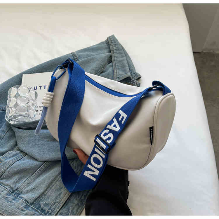 

Casual Crossbody Bag Women Large Capacity Versatile Sports Handbag 2026 New Male Wide Shoulder Strap Daily Single Shoulder Bags (20cm<Max Length<30cm)