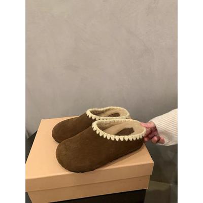 Niche Thick-soled, Closed-toe Shoes for Women's Casual Wear with Fleece and Half Slippers