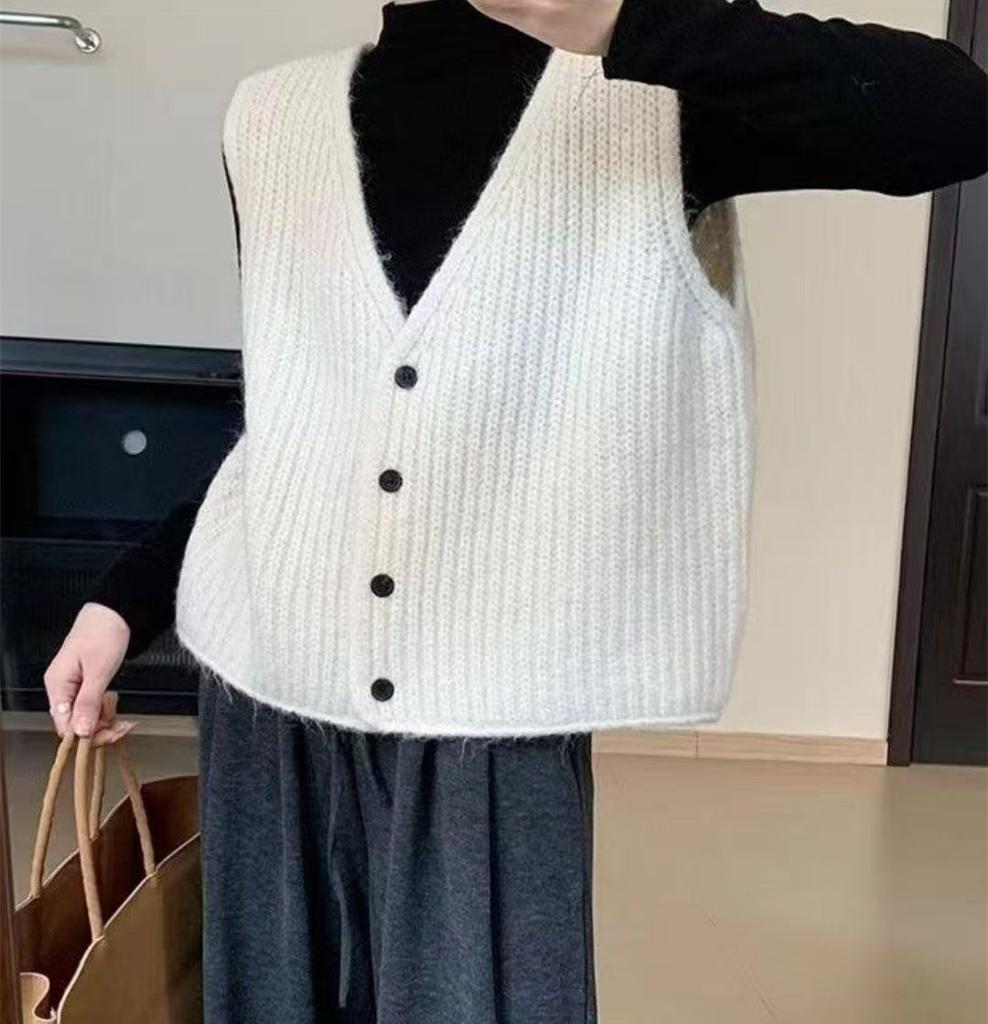 Korean new thick needle retro simple single-breasted sleeveless stacked knitted vest women commuting knitted outer women