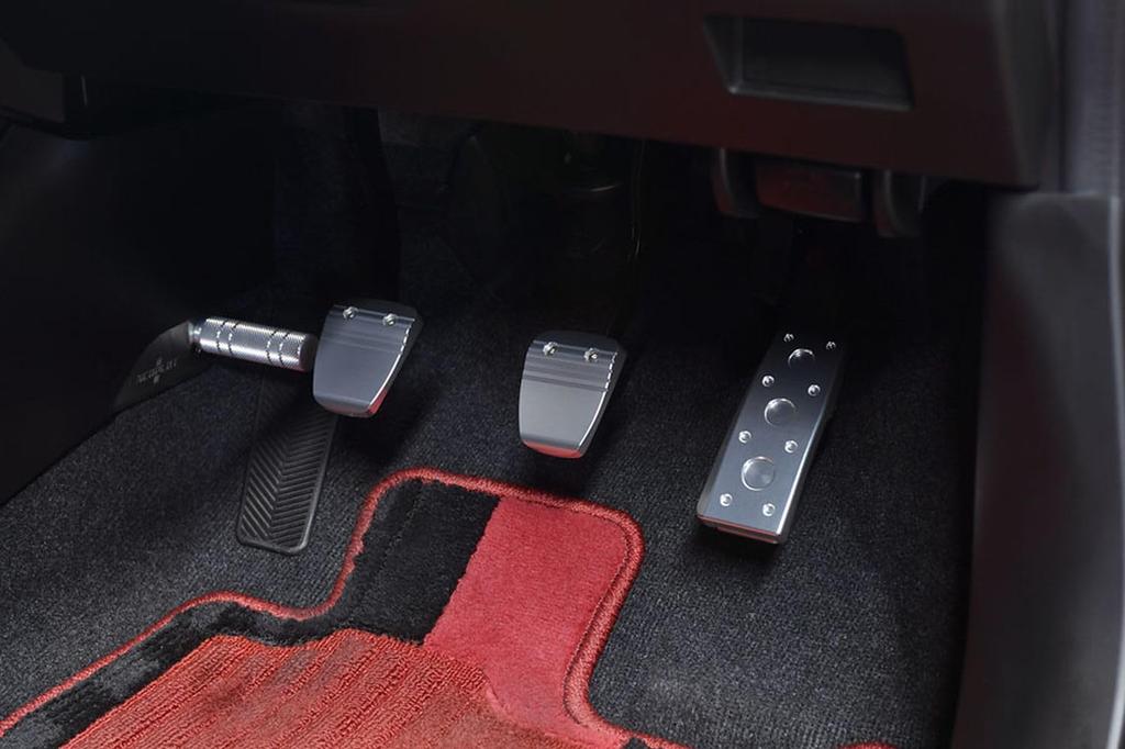 NEOPLOT Pedal NEO Set for MT Cars 1 Pedal NP70570 Brake/Clutch (Swift Sport, Alto/Works/Jimny/Sierra/Nomad) - Each, Silver,