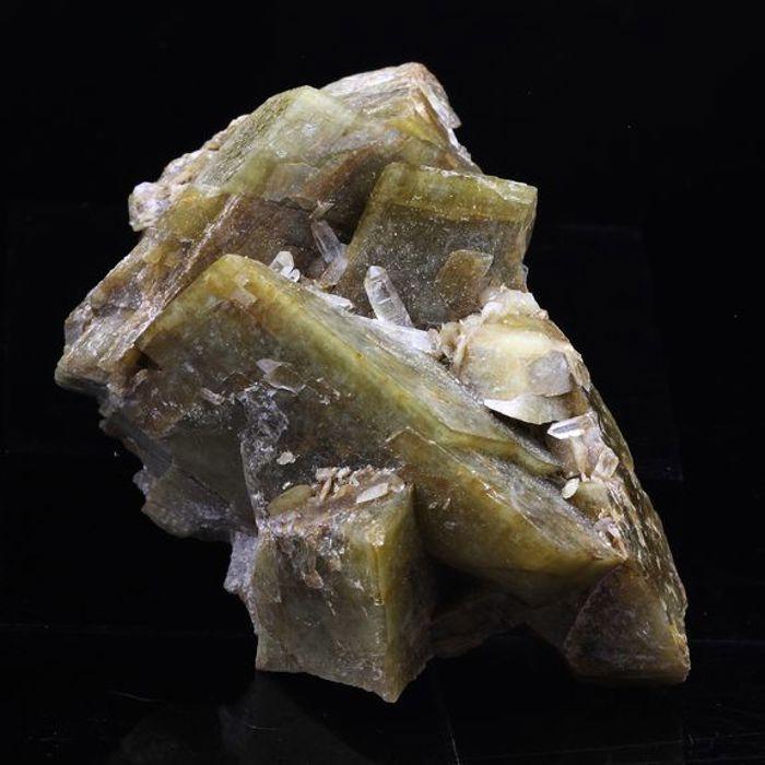 Pierres et Minéraux. Siderite, Quartz. 347.0 ct. Mésage Mine, Vizille, France..