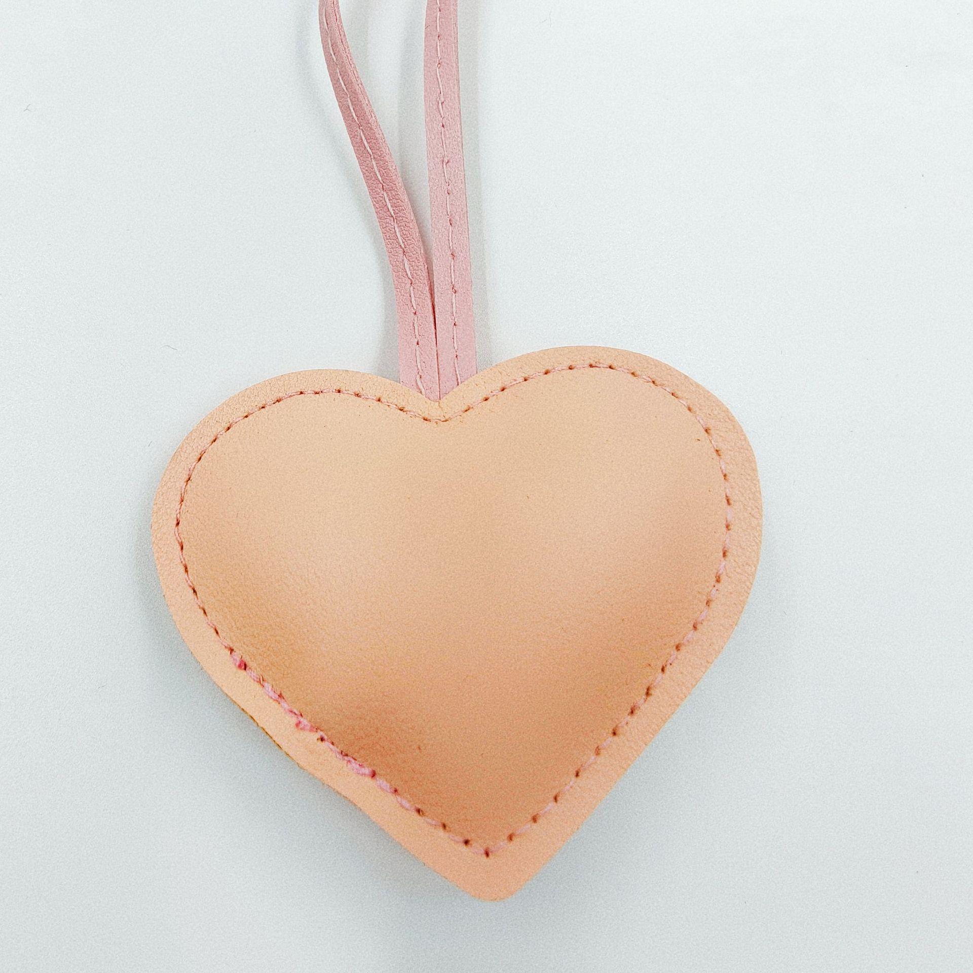 Creative Heart Leather Ornaments for Luggage, DIY Accessories, and Cute Keychain Pendants
