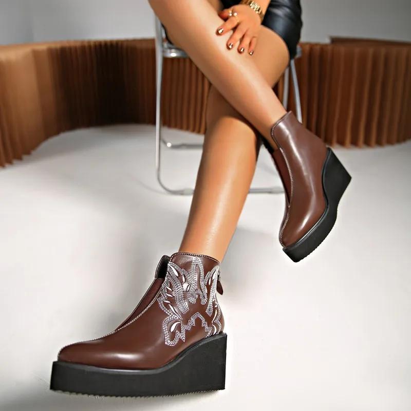 Fashion Large Fashion Boots 2024 Autumn and Winter New Item Independent Station Retro Embroidery Retro Short Leather Boots for Women