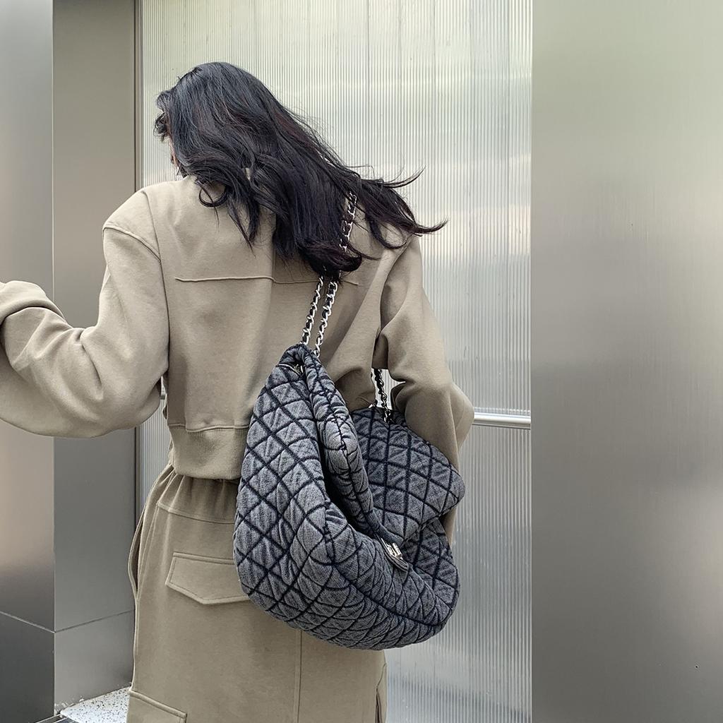 Koreanische Version Einzelschulter-Crossbody-Tasche Herbst und Winter Neue Ketten-Wandertasche Große Kapazität Pendler-Achseltasche