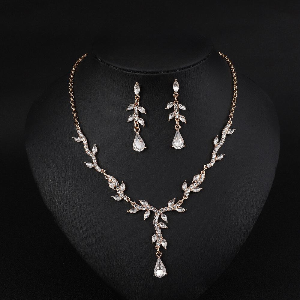 Elegant Women's Crystal Jewelry Set: Necklace, Earrings, Bracelet for Evening Dress