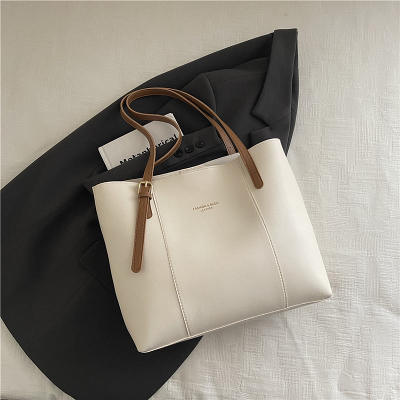 Högkvalitativ Moderiktig Dam Vinterväska med Stor Kapacitet: Mångsidig, Nischad, Lätt Lyx Axelväska 2025