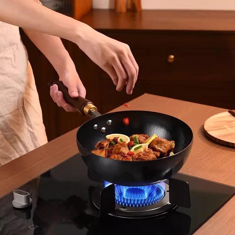 

Wutuo 24cm Hammered Iron Mini Wok Set