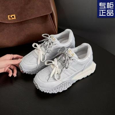 Scarpe bianche piccole con zeppa interna per donne e uomini bassi, nuove per la primavera 2025, colore retrò lucidato, leggere, allenamento Forrest Gump