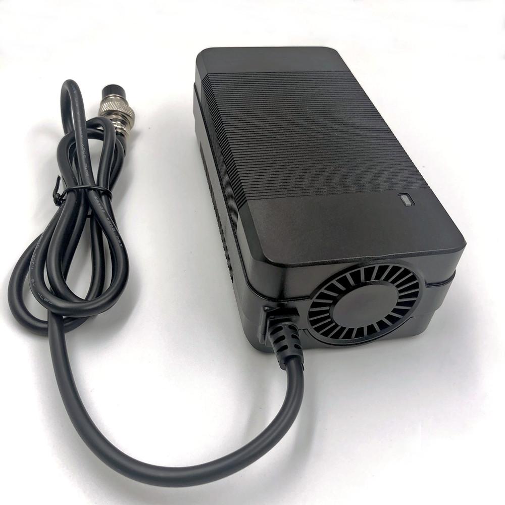 67,2V 2,5A Schnellladegerät für 60V Schubkarre harley Citycoco 16S 60V Lithium-Batterie GX16 Stecker mit Lüfter 100-240V