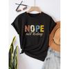 Damtopp för sommaren med texten "Nope Not My Thing" och färgglatt boktryck, avslappnad passform för fritidskläder, Dam-T-shirts