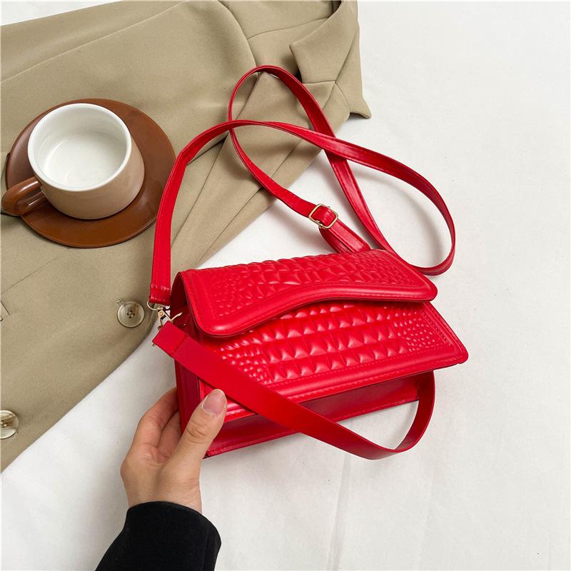 Crocodile pattern retro shoulder bag women's 2025 summer new trendy niche design fashionable high-value messenger small square bag