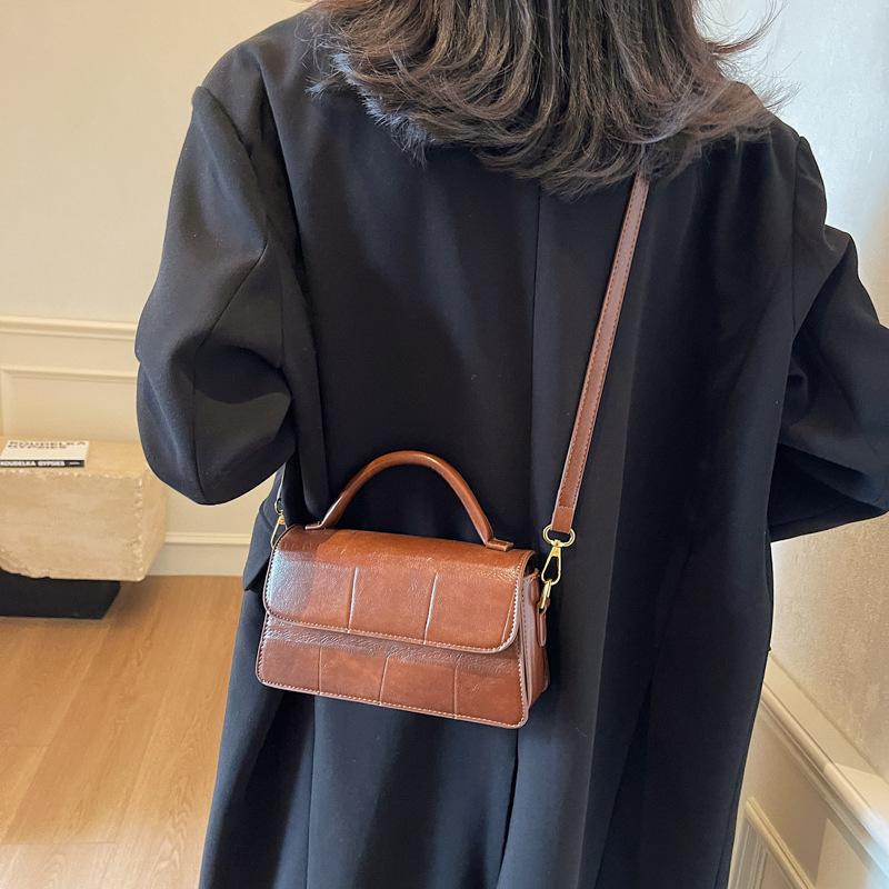 

Маленькая сумка Женская сумка Новая мода Сумка через плечо Сумка-мессенджер Портативная маленькая квадратная сумка коричневый