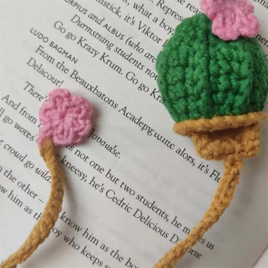 Crochet Cactus Bookmark Hand-crocheted Knitting Bookmark Office Decoration Vibrant Color Party Favors