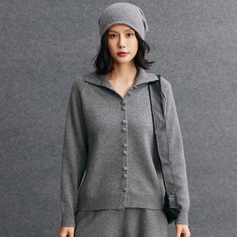 Women's Thick Cashmere Sweater with Large Lapel and Buttons - Autumn/Winter 2026 Versatile Base Layer Knit Outerwear
