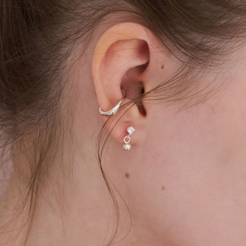 STILL INSTANT Rose with Dew - Earcuff 03