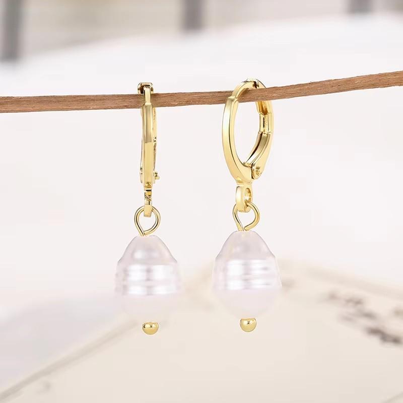 

Huitan Simple Elegant Imitation Pearl Dangle Earrings for Women Exquisite Birthday Gift Wedding Party Temperament Lady Zircon