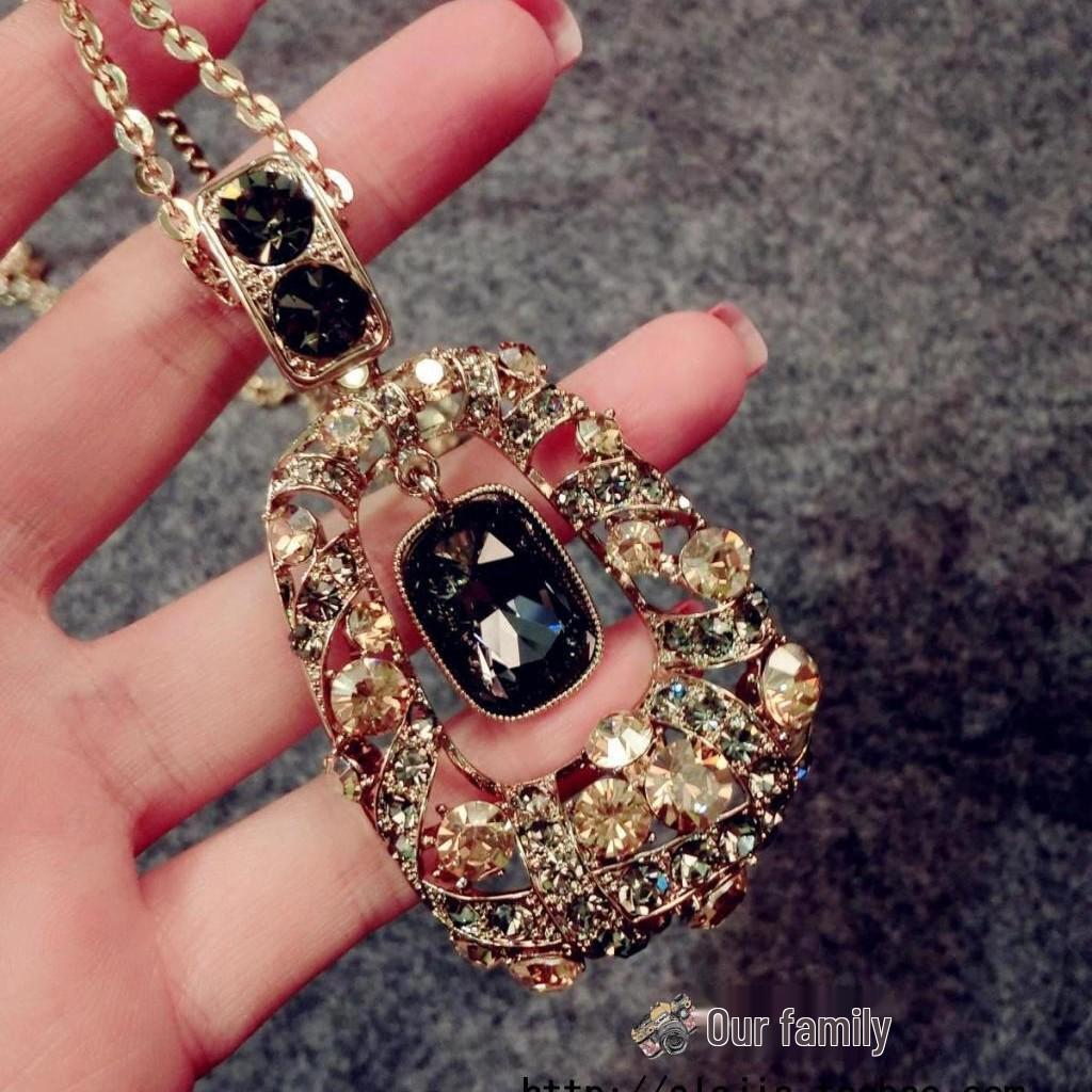 Korean Style Luxury Water Drop Pendant Women's Sweater Chain Necklace - Elegant & Versatile for Autumn/Winter Fashion