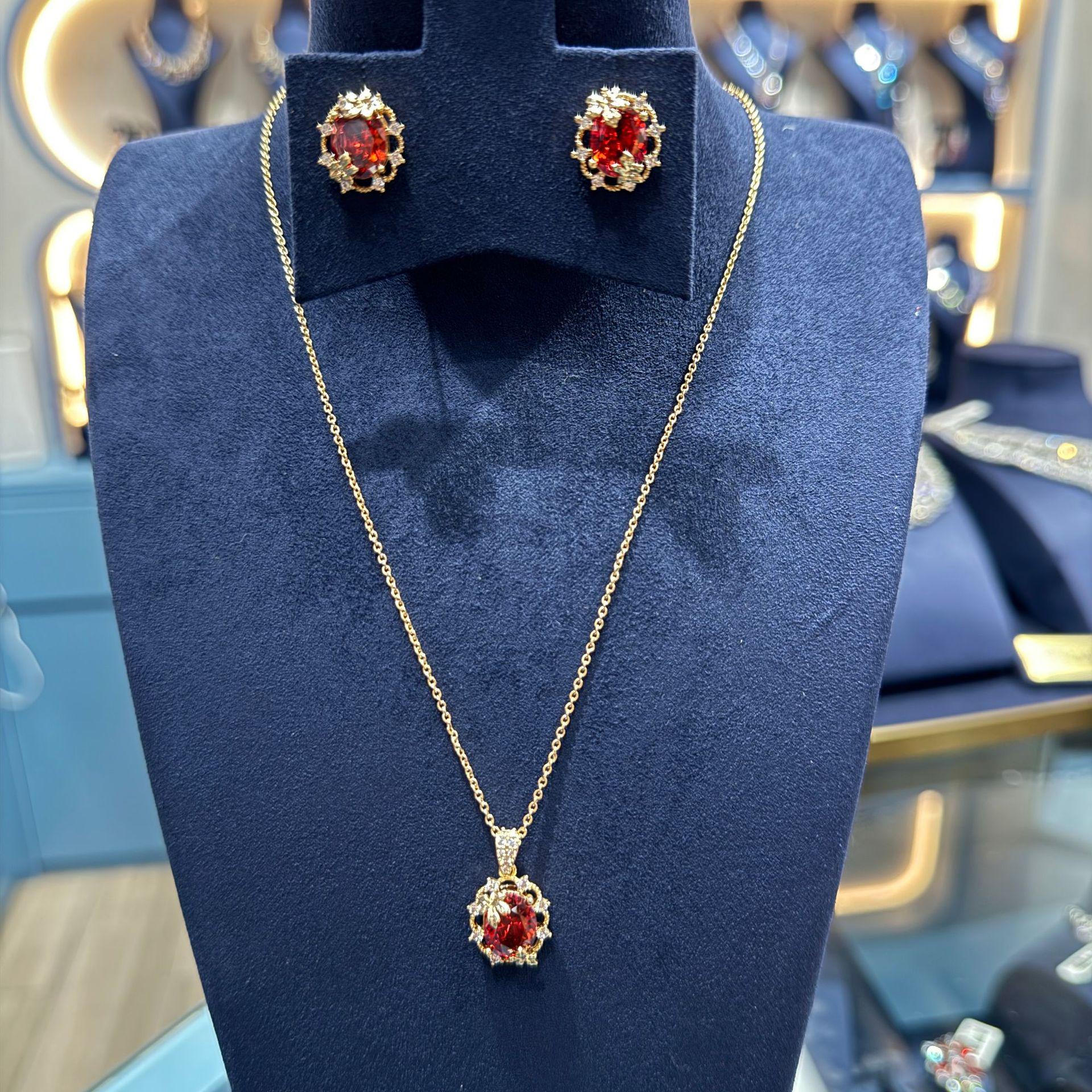 

Элегантный комплект из ожерелья и серег с кисточками в виде капель воды - изысканные украшения для женщин, идеально подходят для банкетов и являются универсальным модным аксессуаром