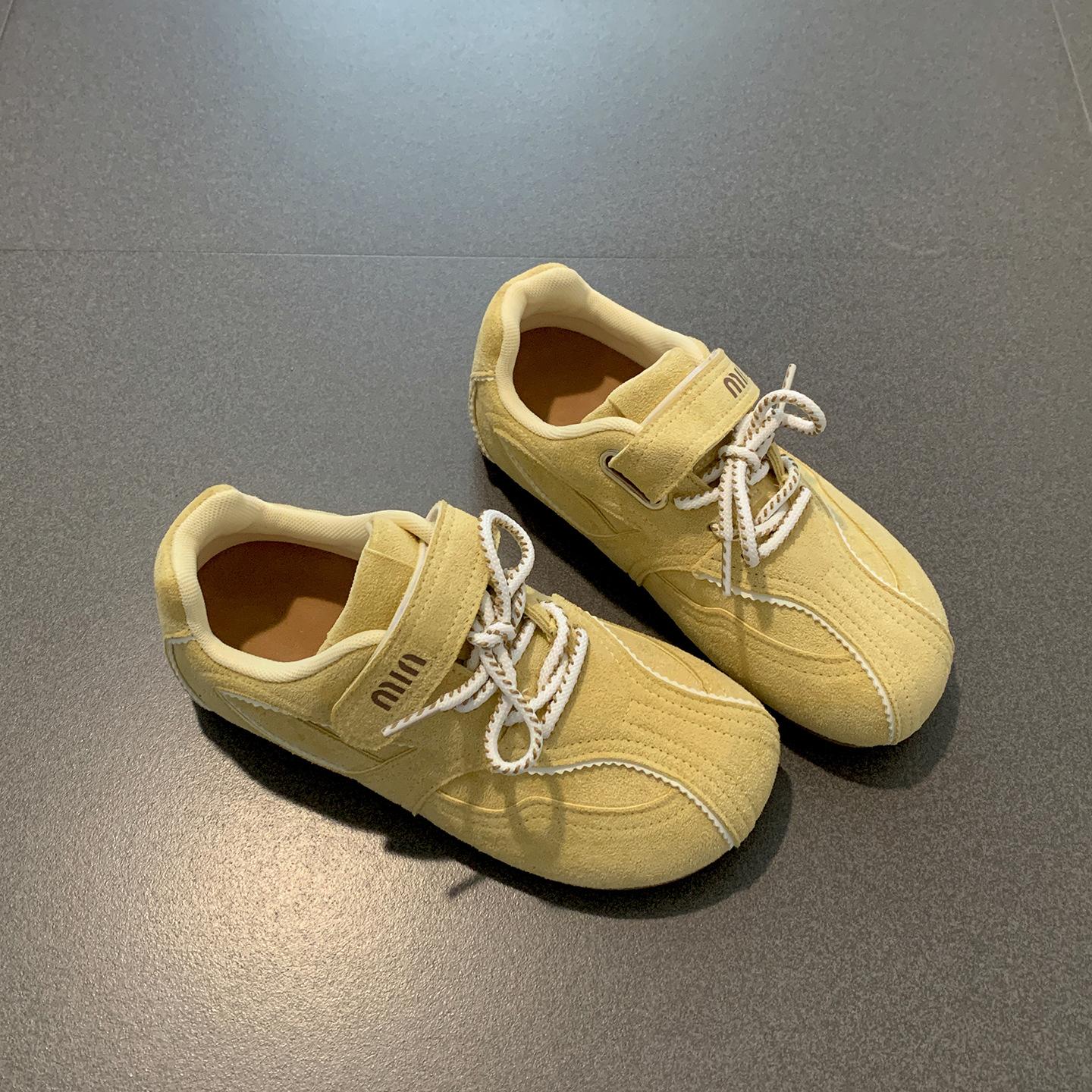 

Queen Fan retro flat bottom inner height increase white shoes women s 2025 new autumn skirt versatile sports shoes 40 жёлтый