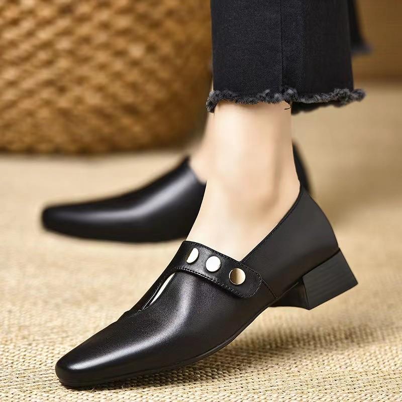 

Модная женская обувь на грубом каблуке Весна Новая квадратный носок полузакрытый верх заклепки противоскользящая износостойкая обувь с низким верхом 42 чёрный