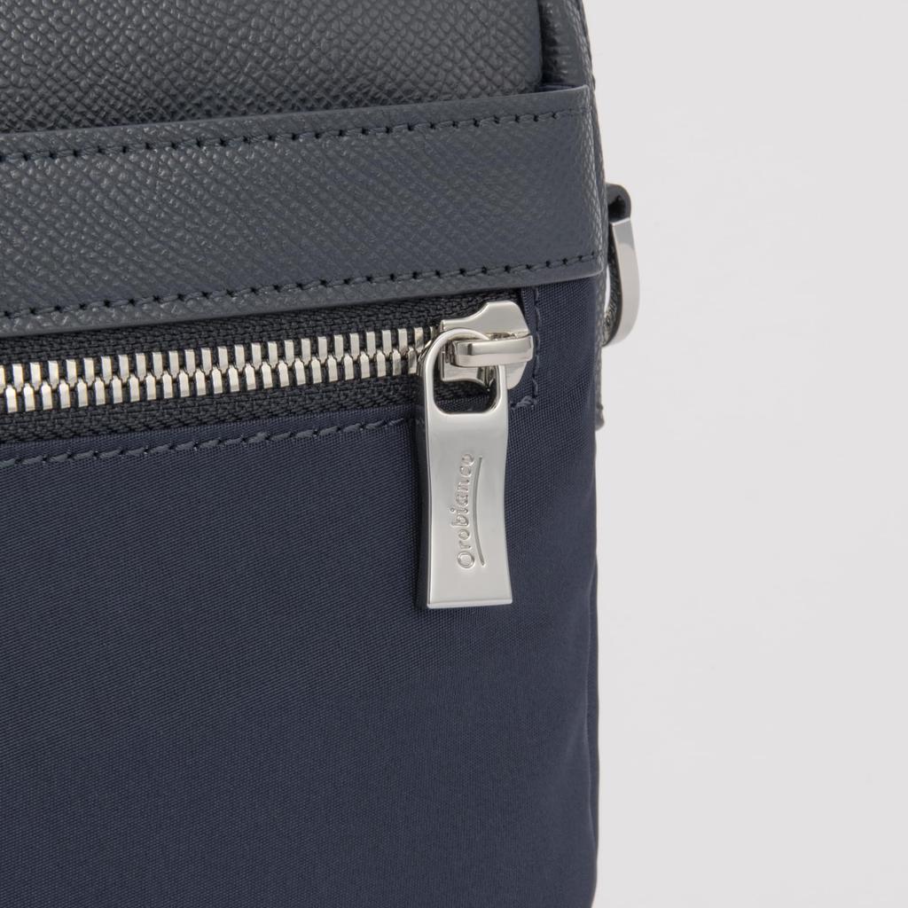 [Authentic] Men's SOLO 3L 420g Slim Sacoche Bag No. 92951