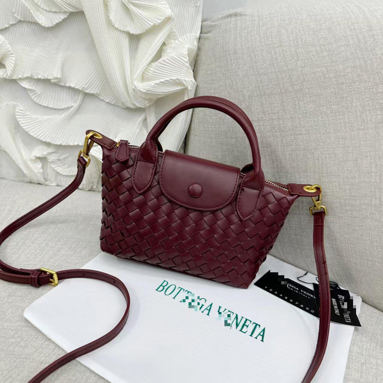 24 новые высококачественные ретро-тканые сумки Сумки-мессенджеры сумки-мессенджеры и универсальные модели для трансграничной торговли 201015CM Plain 3139₽