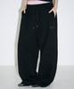 Seulliggeullou Love Emoji Check Layered Sweatpants [Black]