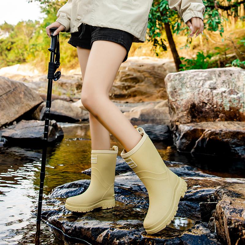 Fashion Versatile Women's Waterproof Rain Shoes with Cotton To Keep Warm, Can Be Worn In All Seasons, Outdoor Rain Boots Fixed Cotton Water Shoes