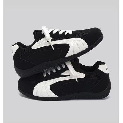 Atmungsaktive erhöhende bequeme modische Mesh-Retro-Freizeit-Herrenschuhe neue globale flache Sohle dünne Sohle