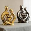 Yousheng Ceramiczna Statuetka Pary Tulącej się Pary Romantyczna Rzeźba Kochanków na Rocznicę Ślubu Walentynki Dekoracja Półki Podstawki TV