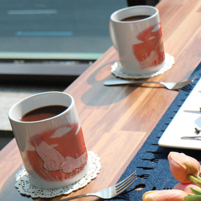 if139-Design Mug 2p-Child Holding Fingers