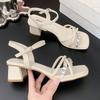 Französische Zehensandalen mit Strasssteinen 2025 Sommer neue Mode Oberbekleidung dicker Absatz eckige Spitze Ein-Wort-Schnalle mit Rock Damenschuhe