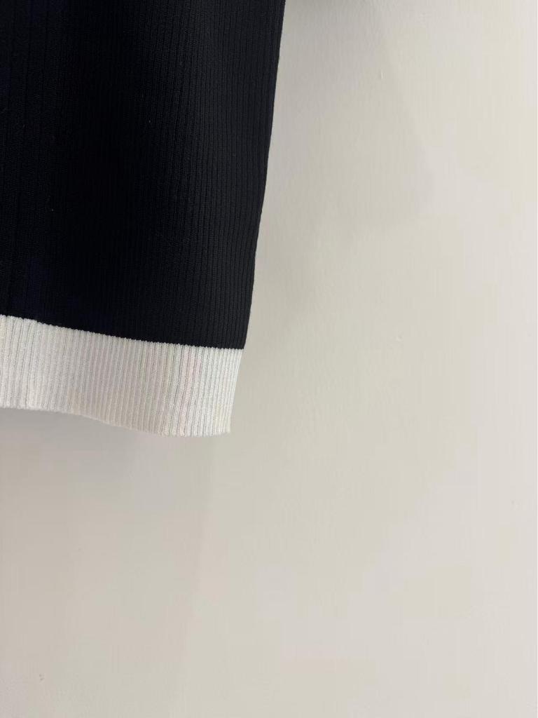 CH Minimalistický podzimní pletený top s logem Double C a dutou žakárovou vazbou