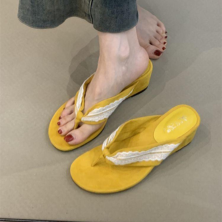 Thick-soled small cool slippers summer 2025 French retro suede lace with skirt toe wedges sandals