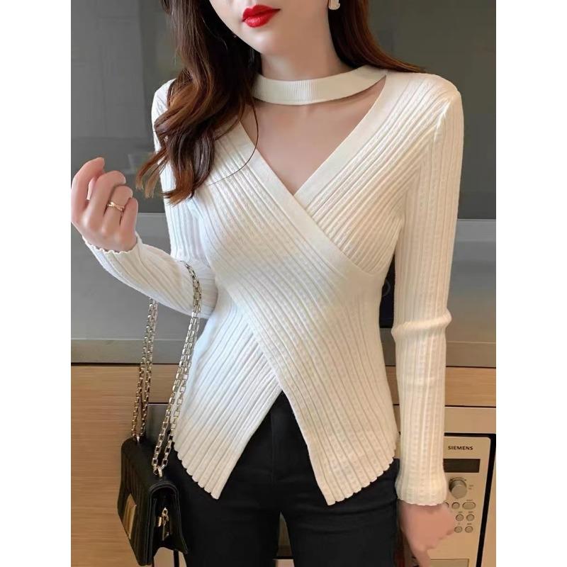 Autumn and Winter New Neck Knitted Bottoming Shirt Female Slim and Thin Design Sweater Pullover with Fashionable Inside