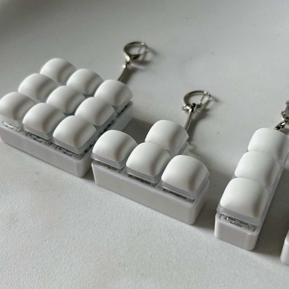 Relaxing 3/4/9Keys Fidget Keychain Diy Keyboard Keys Button Finger Keyboard Cap Keycap Pass The Time Clicker Toy Adult