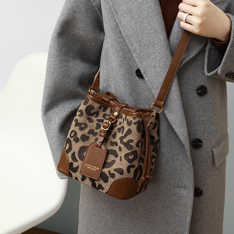 High Quality Autumn and Winter Fashionable Bucket Bag Crossbody Bag Niche Design High-quality Shoulder Bag