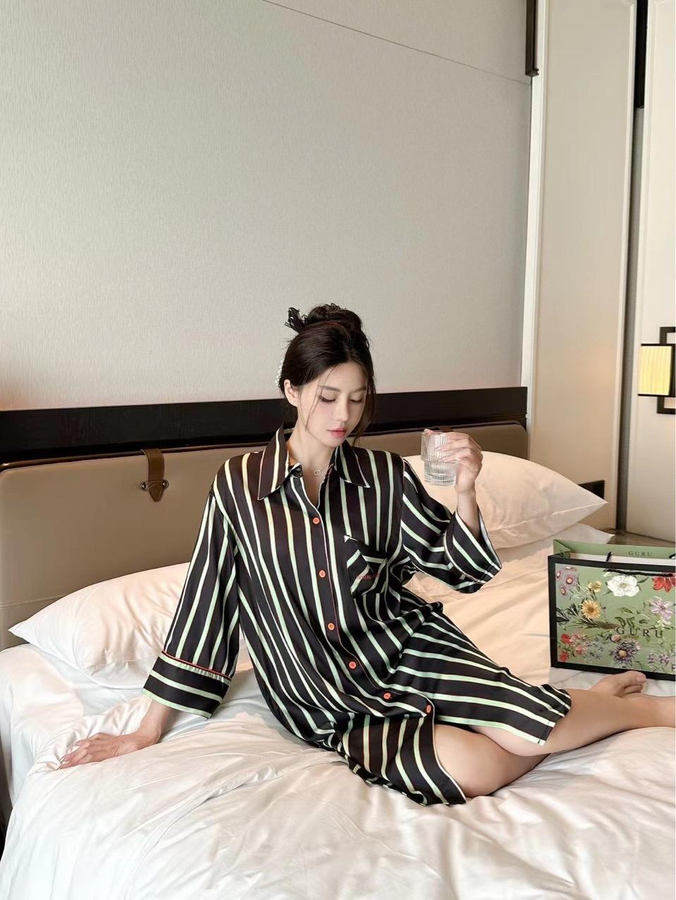 

Japanese spring and summer new long-sleeved nightgown South Korean silk ice silk loose high-end striped boyfriend pajamas women s home One size fits all