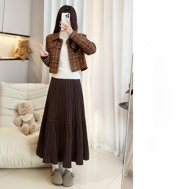 Golden Velvet Skirt With Pleated Design For Casual And Office Wear