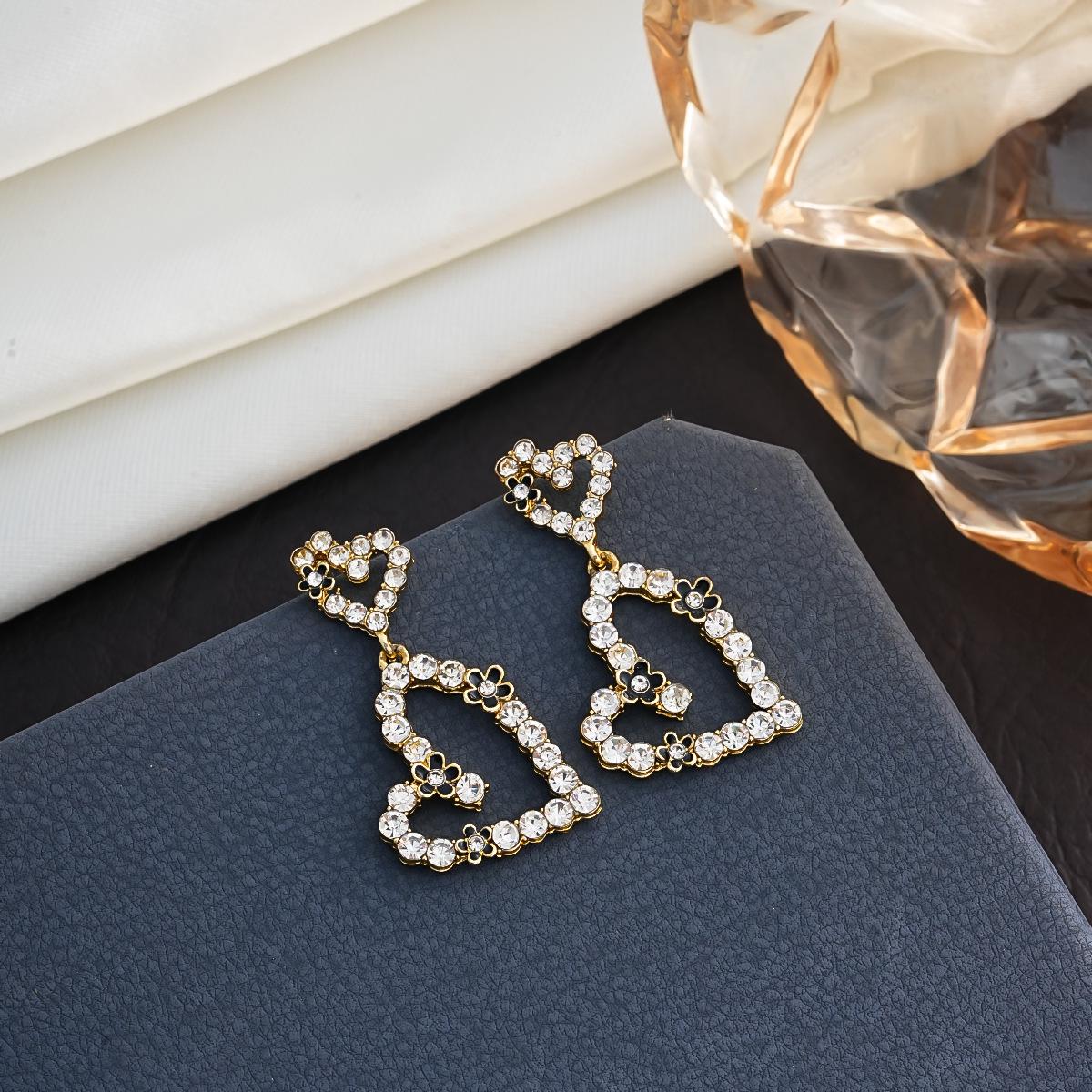 Korean Dongdaemun Heart Pearl Stud Earrings - Girlish Exaggerated Style