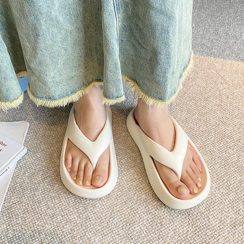 Soft and Comfortable Flip-flops for Women, New Style, Thick-soled, Non-slip, Beach Sandals with Platform Sole