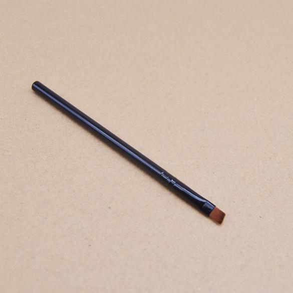 Multi-Use Makeup Brush: Lip, Eyebrow, Concealer, Eyeshadow, Blending