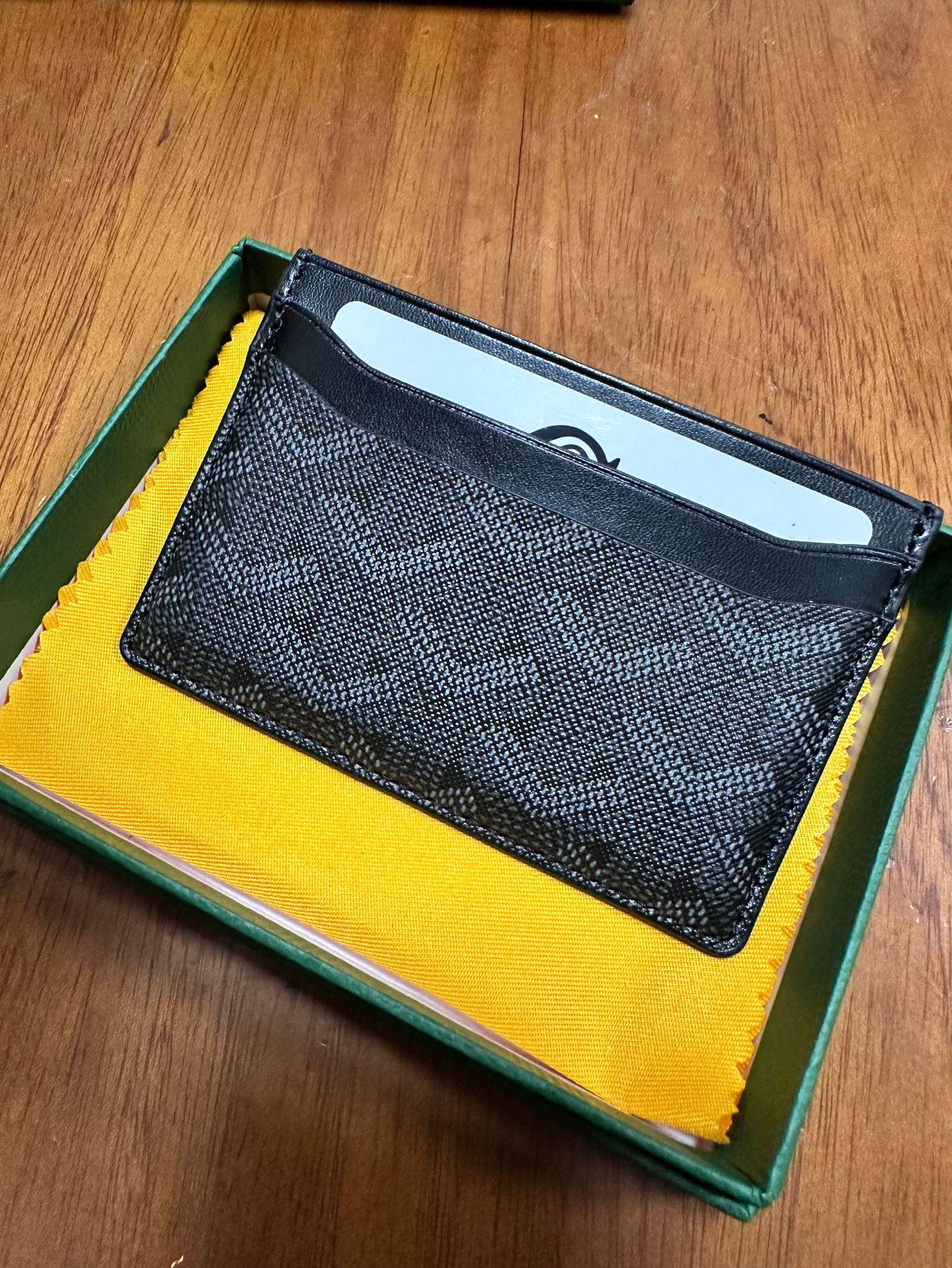 

Ультратонкий многофункциональный ID-кошелек Goya для мужчин и женщин: Печатный дизайн, Универсальный слот для карт, Цельная защита. 10.5*7.8CM чёрный