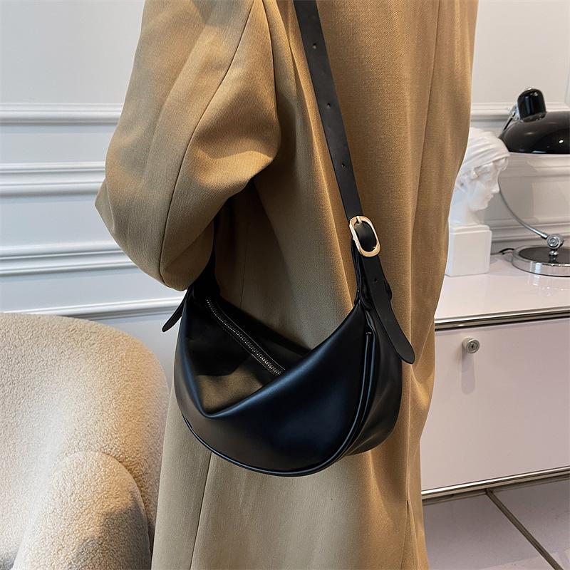 New messenger bag women's 2025 new trendy dumpling bag lightweight small satchel underarm bag casual shoulder messenger bag