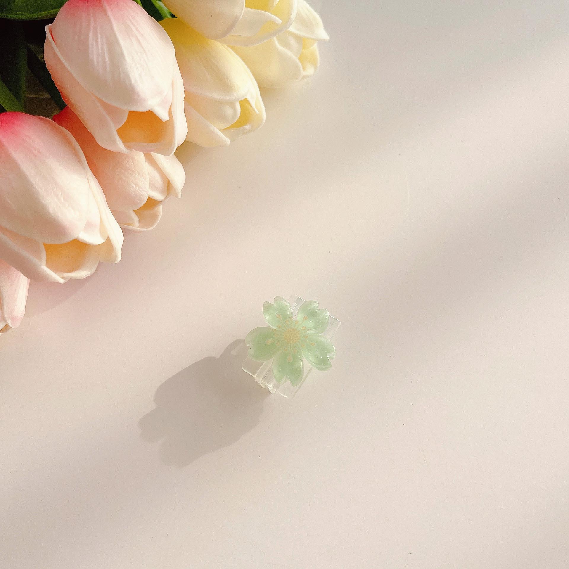 

Совместимый защитный чехол для кабеля с мультяшным цветком для Apple, Huawei, OPPO и Vivo. Universal USB Port Protective Cover