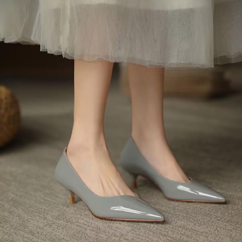 

Модная женская обувь 2025 Весна Новинка Бренд Слипоны Женские Туфли на высоком каблуке Модные Офисные туфли Женские Заостренный носок Тонкий каблук Однотонная обувь 39 серый