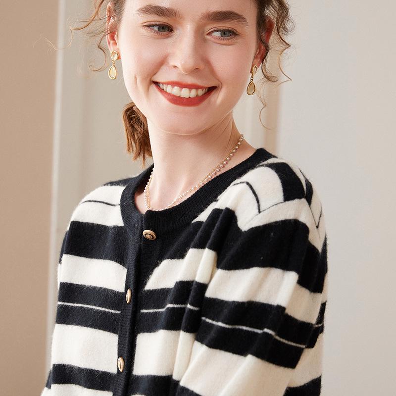 European Retro Striped Cashmere Cardigan - Women's Loose Fit, Slimming, Round Neck Wool Coat for Spring & Autumn