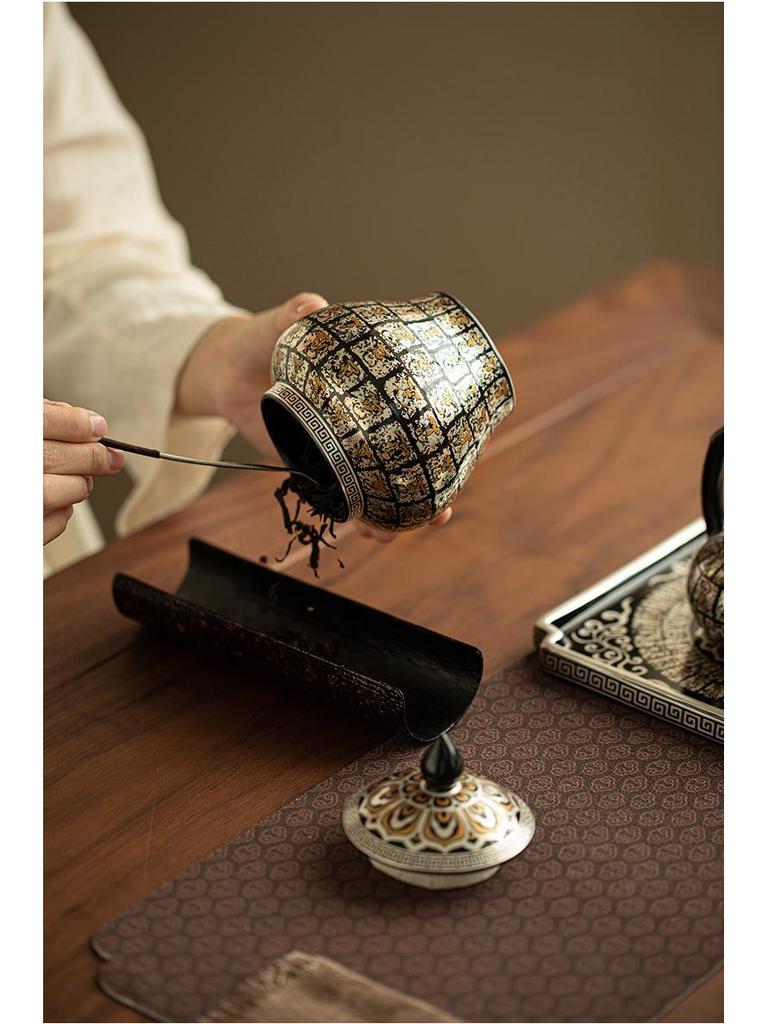 Ten Thousand Buddhas Gilded Silver Ceramic Tea Canister - Airtight Jar with Extra Large Capacity for Green, Black, and White Tea Storage.