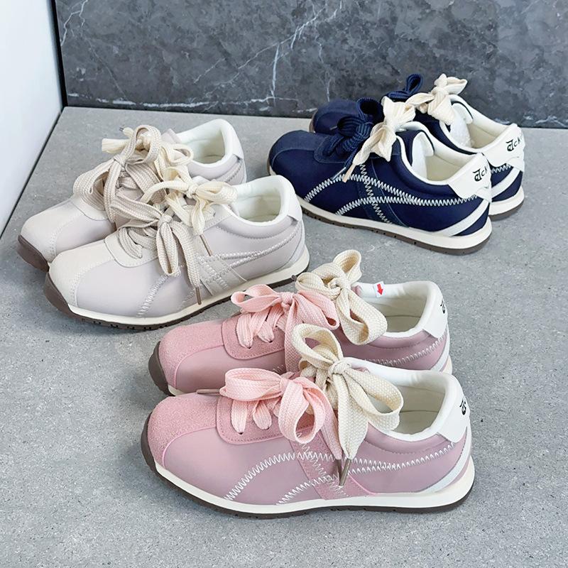 A cold sticky flat-bottomed comfortable casual German training shoes 22 spring new lightweight sports Forrest Gump shoes